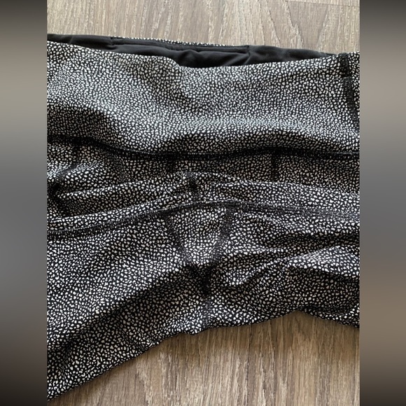Lululemon Size 6 invigorate Black and White Leggings *Please read description* - Picture 8 of 12